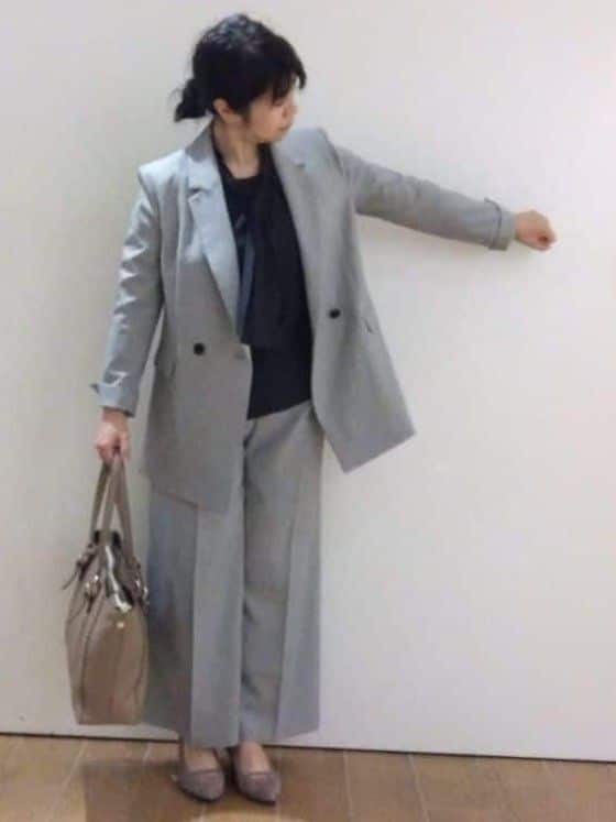 sakoさんの「Reflect｜【キレイめスタイル／通勤におすすめ◎】ボウタイシャンブレーカラーブラウス」を使ったコーディネート