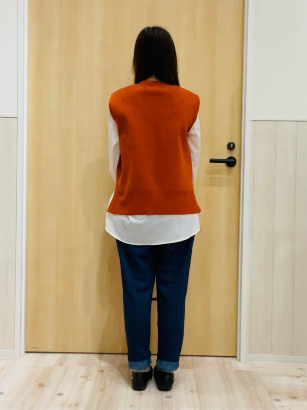 minamiさんの「SHOO･LA･RUE｜【高レビュー/SS-LL/美脚シルエット】自然に体型カバー イージーデニム テーパードパンツ」を使ったコーディネート