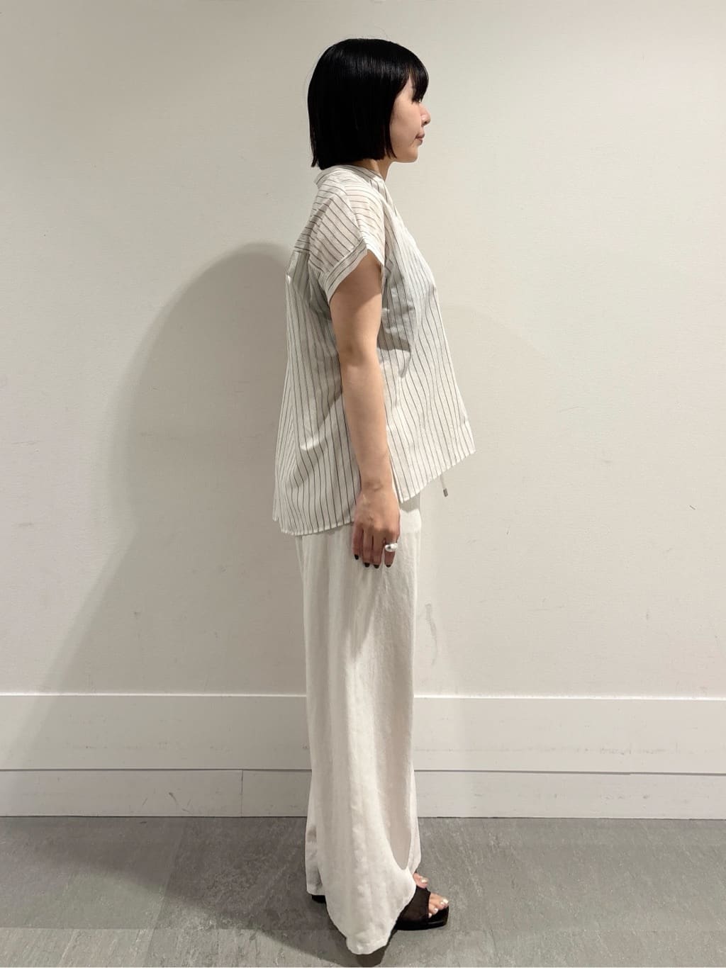 モエカさんの「UNTITLED｜【洗える/スキッパー】フレンチスリーブシアーブラウス」を使ったコーディネート