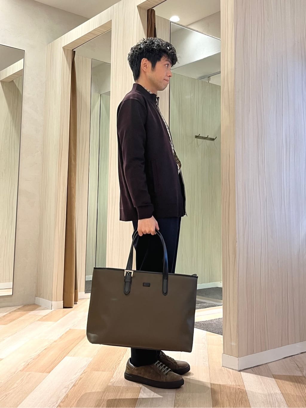 URAさんの「TAKEO KIKUCHI｜アンチピリング ジップアップ ニット」を使ったコーディネート