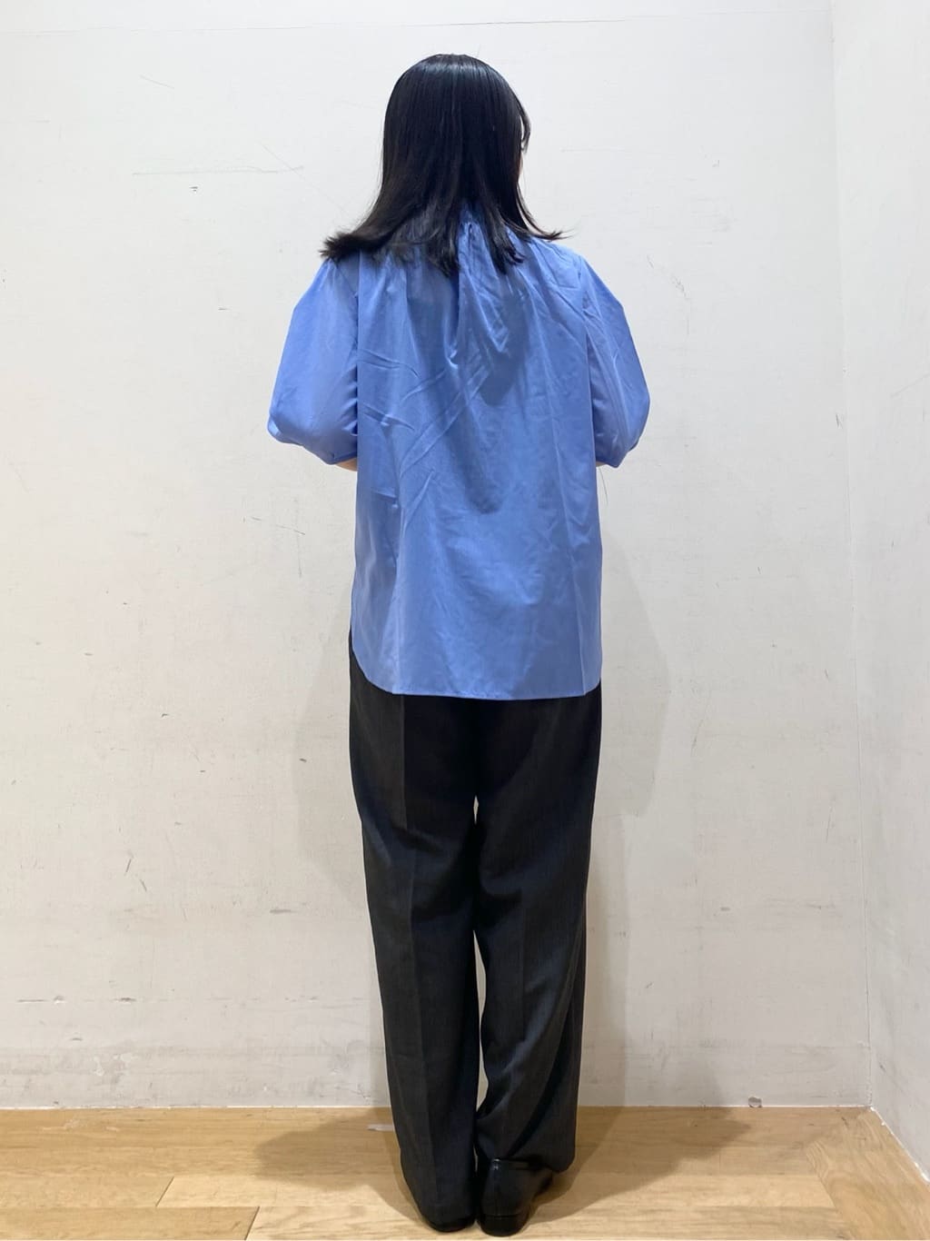 みなみさんの「OPAQUE.CLIP｜シアーフリルネックブラウス【洗濯機洗い可】」を使ったコーディネート