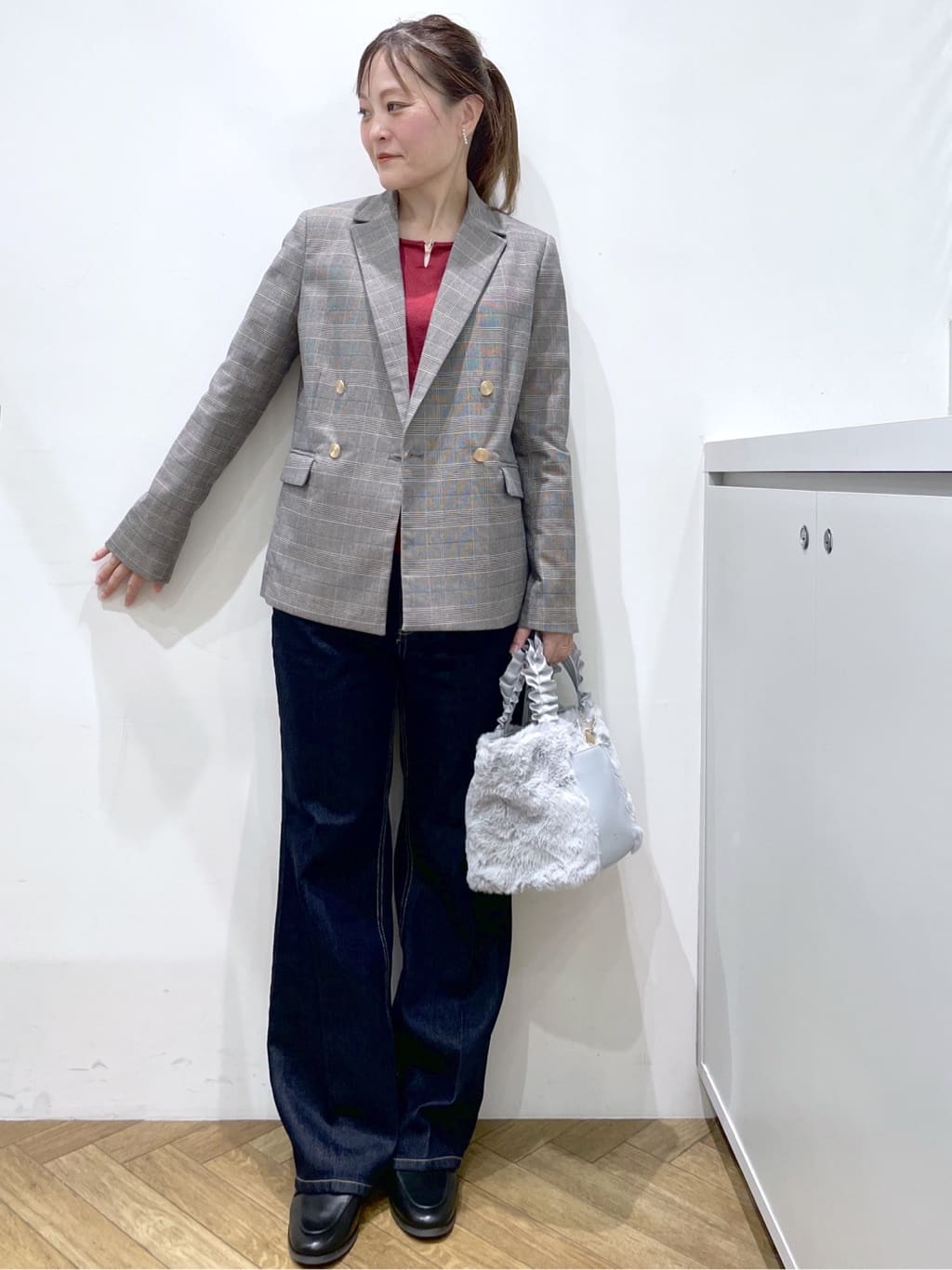 Junさんの「index｜パール調パーツ付きクルーネックニット【洗濯機OK】《8col／XS～3L》」を使ったコーディネート