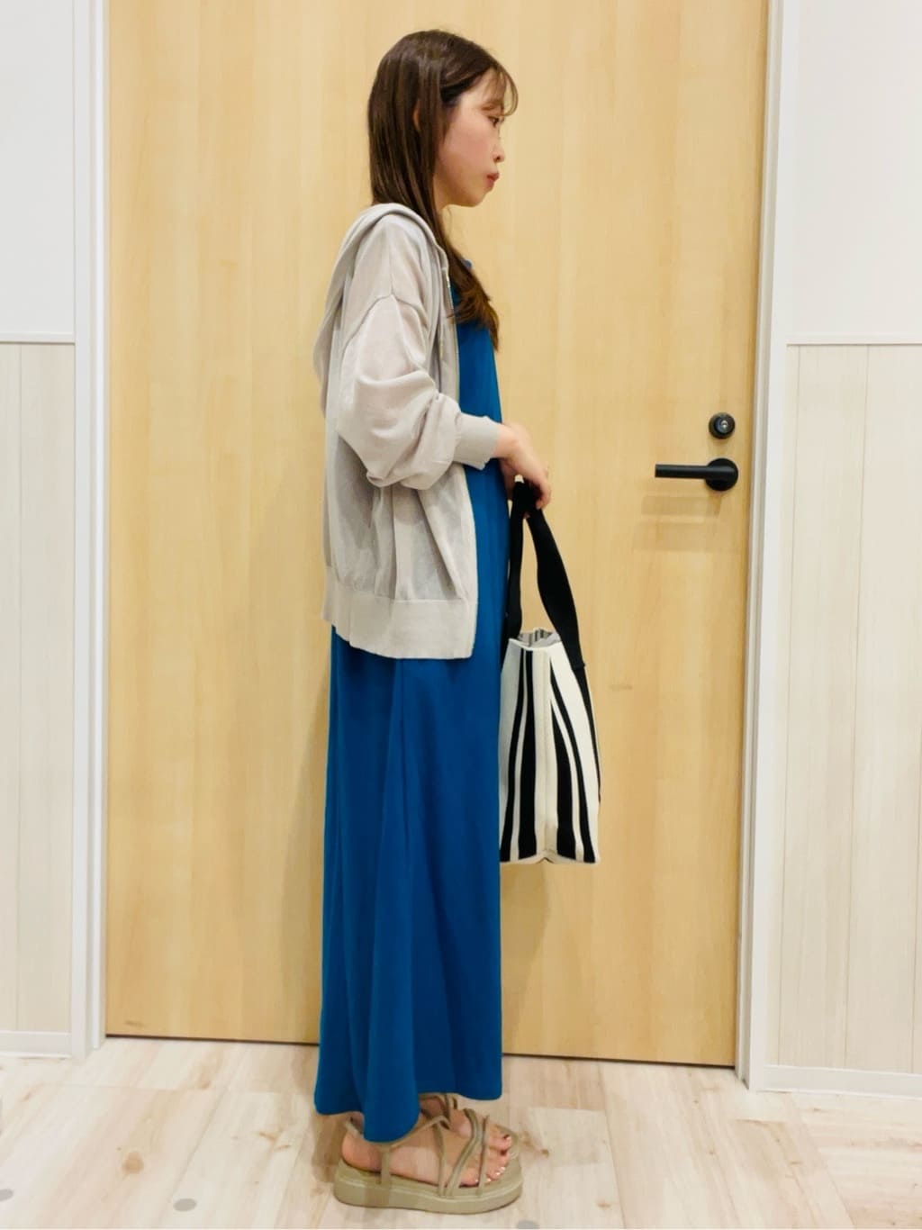 minamiさんの「SHOO･LA･RUE｜【S-LL/ひんやり】切替ラインですっきりと 1枚で着られるロングワンピース」を使ったコーディネート