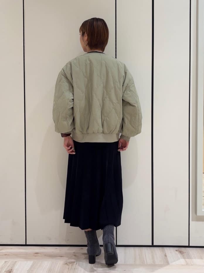 ｓａｔｏｍｉさんの「SHOO･LA･RUE｜【洗濯機可/ちくちくしにくい】大人のための スウェットライク刺繍ロゴニット」を使ったコーディネート