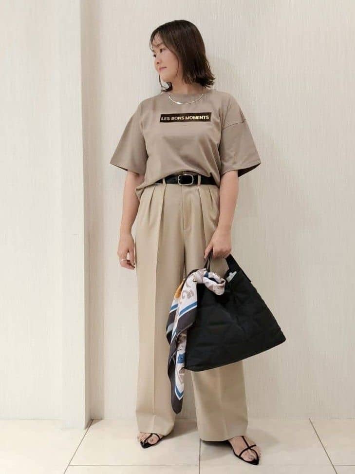 naokoさんの「UNTITLED｜【コットン100/ゆったり/ショート丈/洗える】ベロアロゴTシャツ」を使ったコーディネート