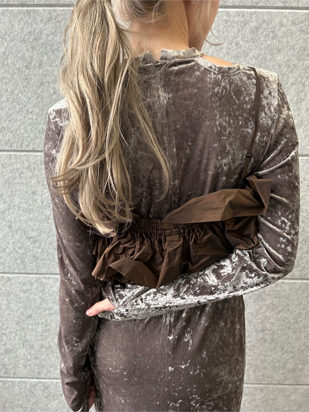 honoka Aさんの「CODE A｜【Re】neck point velour dress」を使ったコーディネート