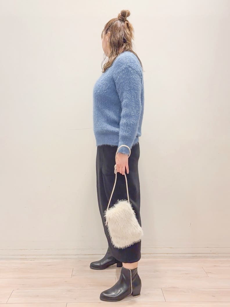 naoさんの「SHOO･LA･RUE｜キラキラバックストレッチブーツ」を使ったコーディネート
