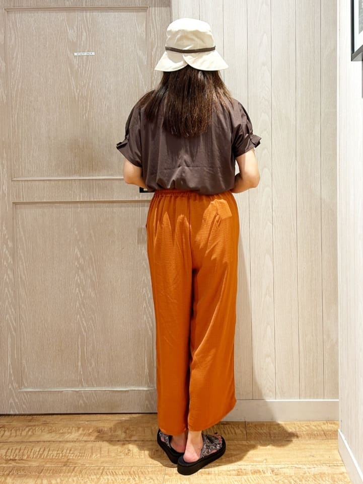 yukaさんの「SHOO･LA･RUE｜【S-LL/UV/プチプラ】お袖タックで好印象 デザインTシャツ」を使ったコーディネート