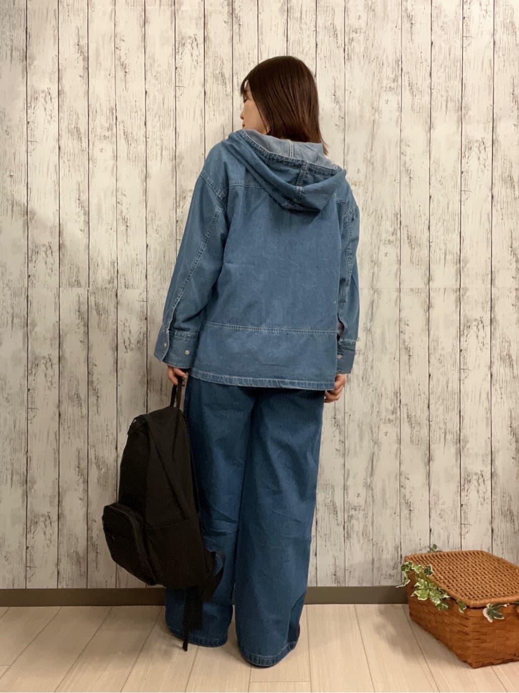 シカさんの「SHOO･LA･RUE｜【S-LL】こなれ感ある着こなしに デニムフーディーブルゾン」を使ったコーディネート