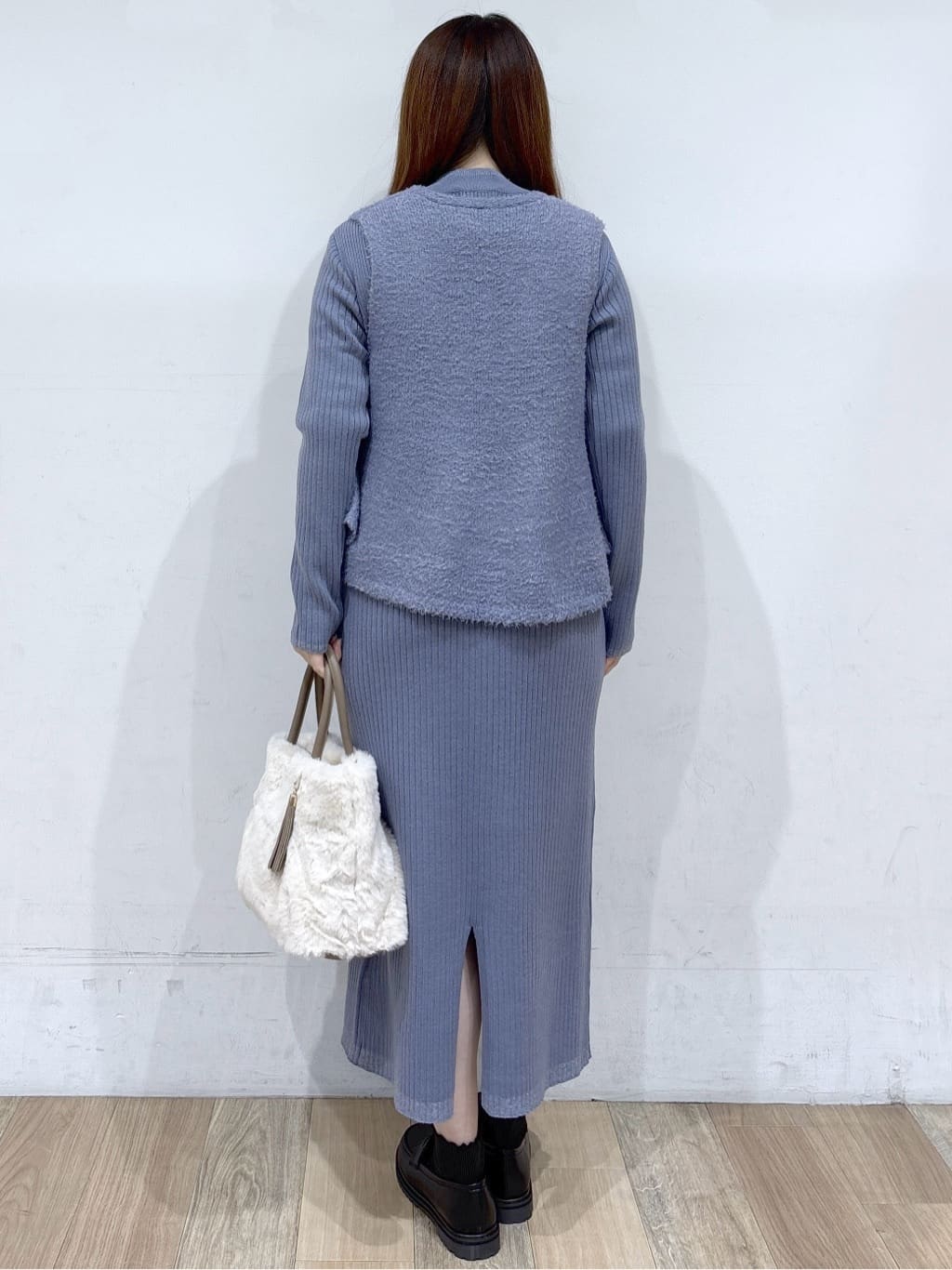 るーさんの「grove｜【2点SET/体型カバー】一枚で決まる、ペプラムベスト&times;ニットワンピース」を使ったコーディネート