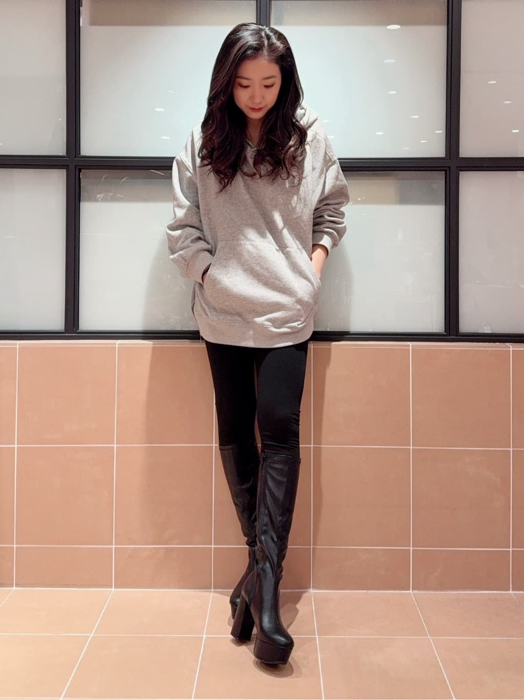 kaoriさんの「ESPERANZA｜【ラク盛り/約12cm】ラク盛り厚底ロングブーツ」を使ったコーディネート