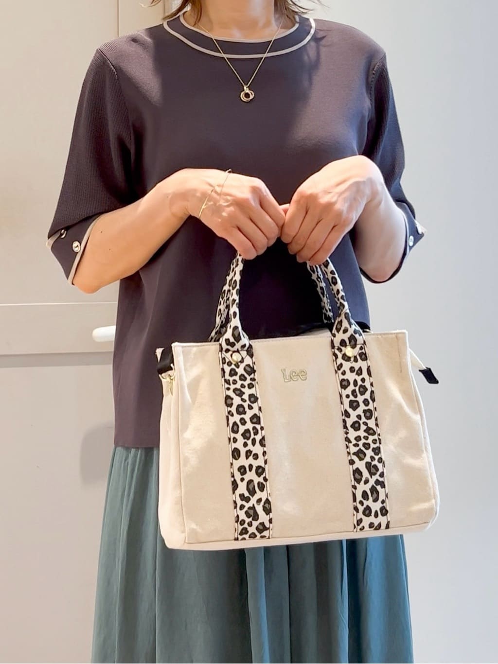 yamakoさんの「grove｜ラウンドメタルバングル」を使ったコーディネート