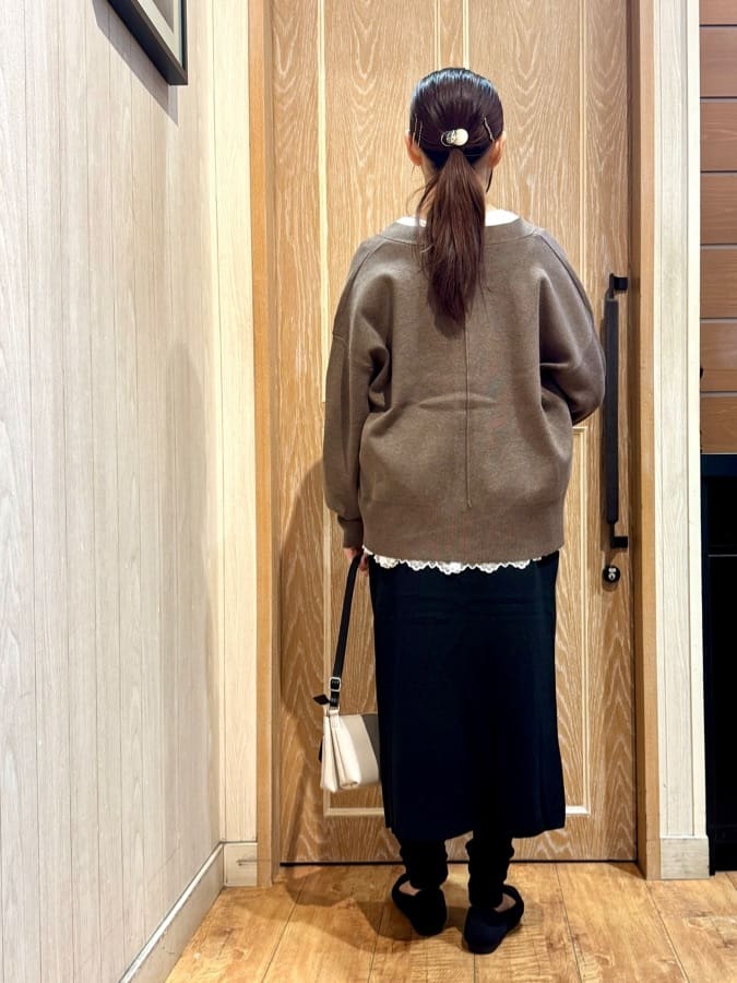 KAORIさんの「SHOO･LA･RUE｜【洗える/毛玉レス】表面がきれいなVネックカーディガン」を使ったコーディネート