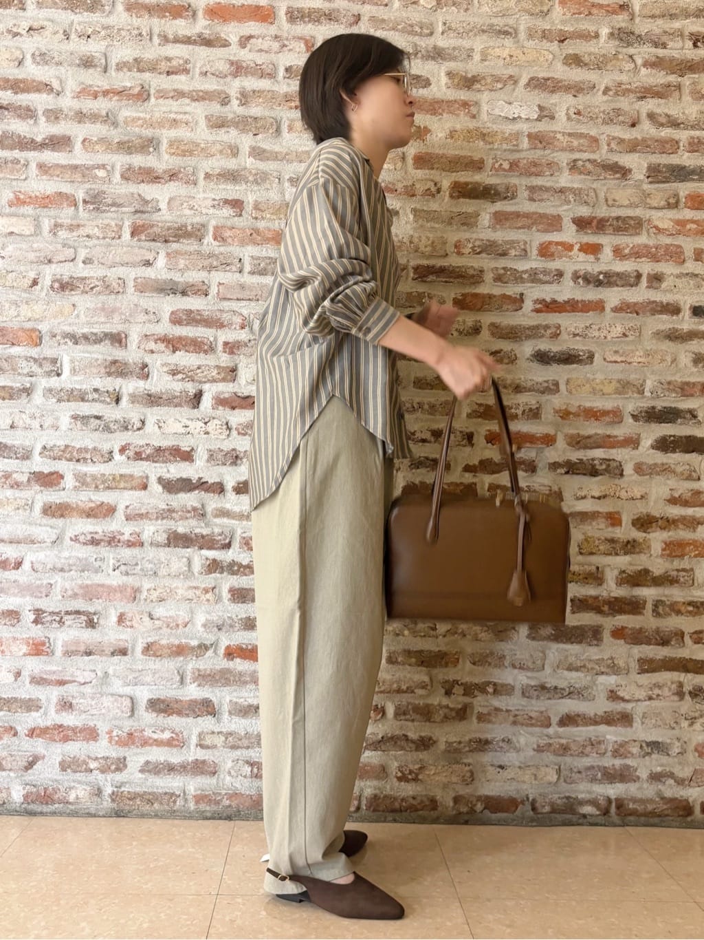しばさんの「THE SHOP TK｜【後ろ姿もサマになる】ストライプ バックシャーリングシャツ/体型カバー/洗える」を使ったコーディネート