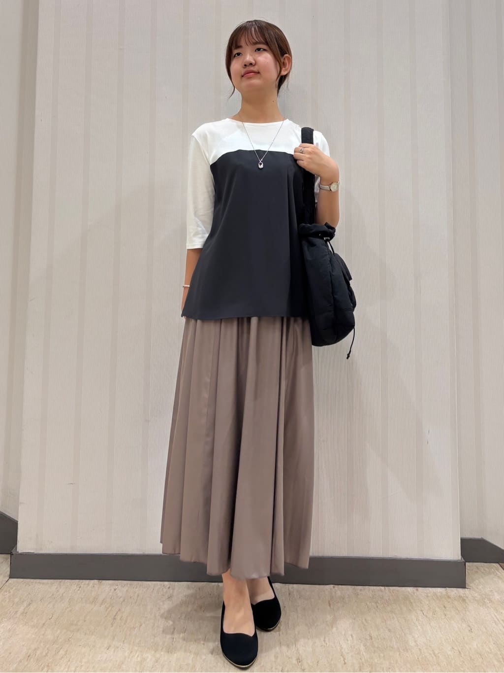 ちひさんの「INDIVI｜レザー調ギャザースカート」を使ったコーディネート