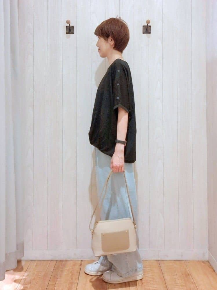 Ribさんの「SHOO･LA･RUE｜【ひんやり/UV】高気温でも快適に インせず決まるドルマントップス」を使ったコーディネート