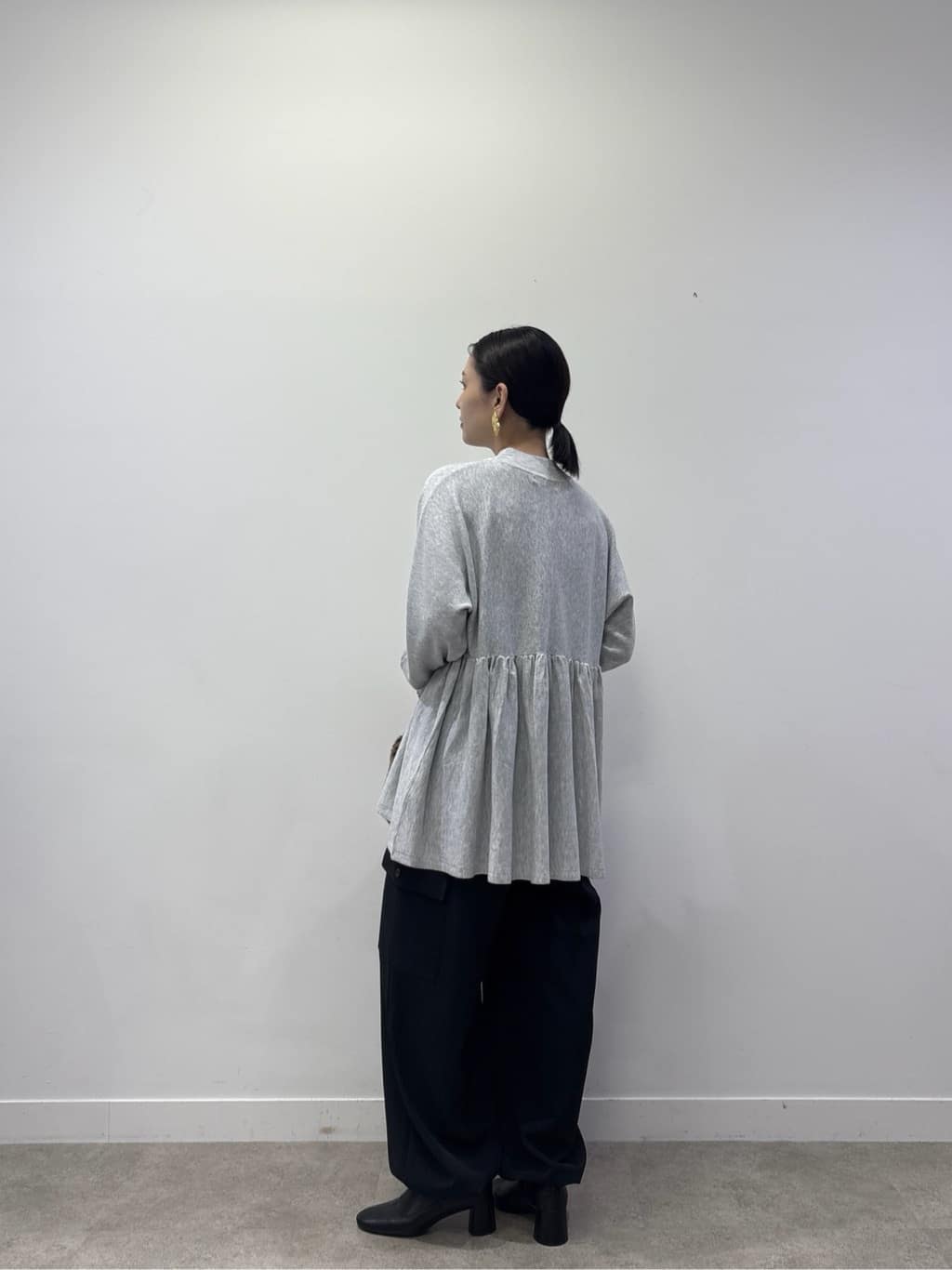 ayanoさんの「INDIVI｜【再入荷】ペプラムハイネックニット」を使ったコーディネート
