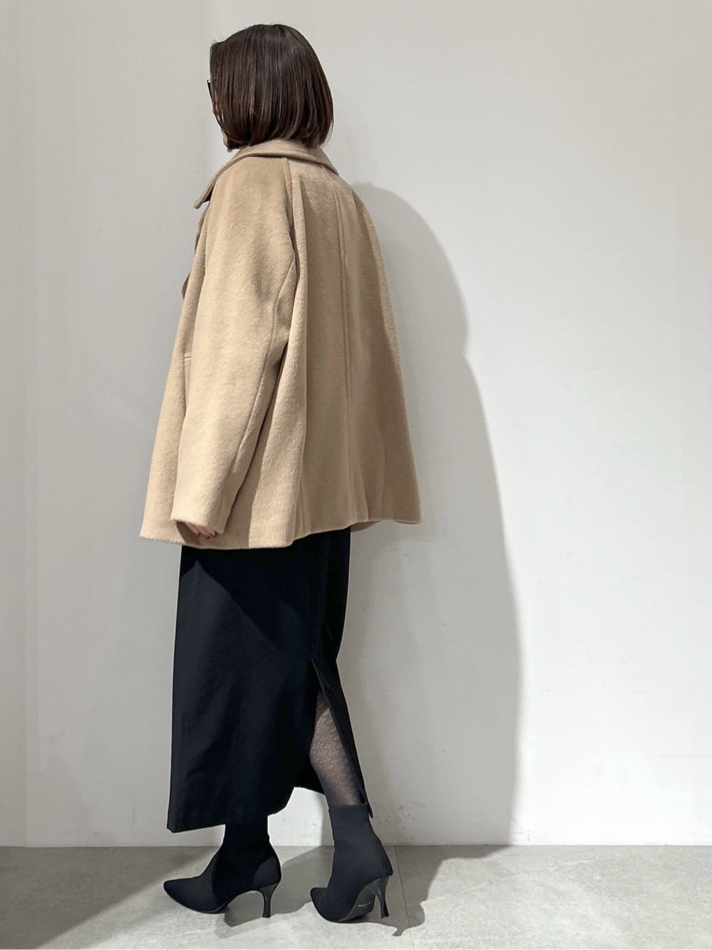 NAKAさんの「OPAQUE.CLIP｜カシミヤブレンドウールミドルピーコート」を使ったコーディネート