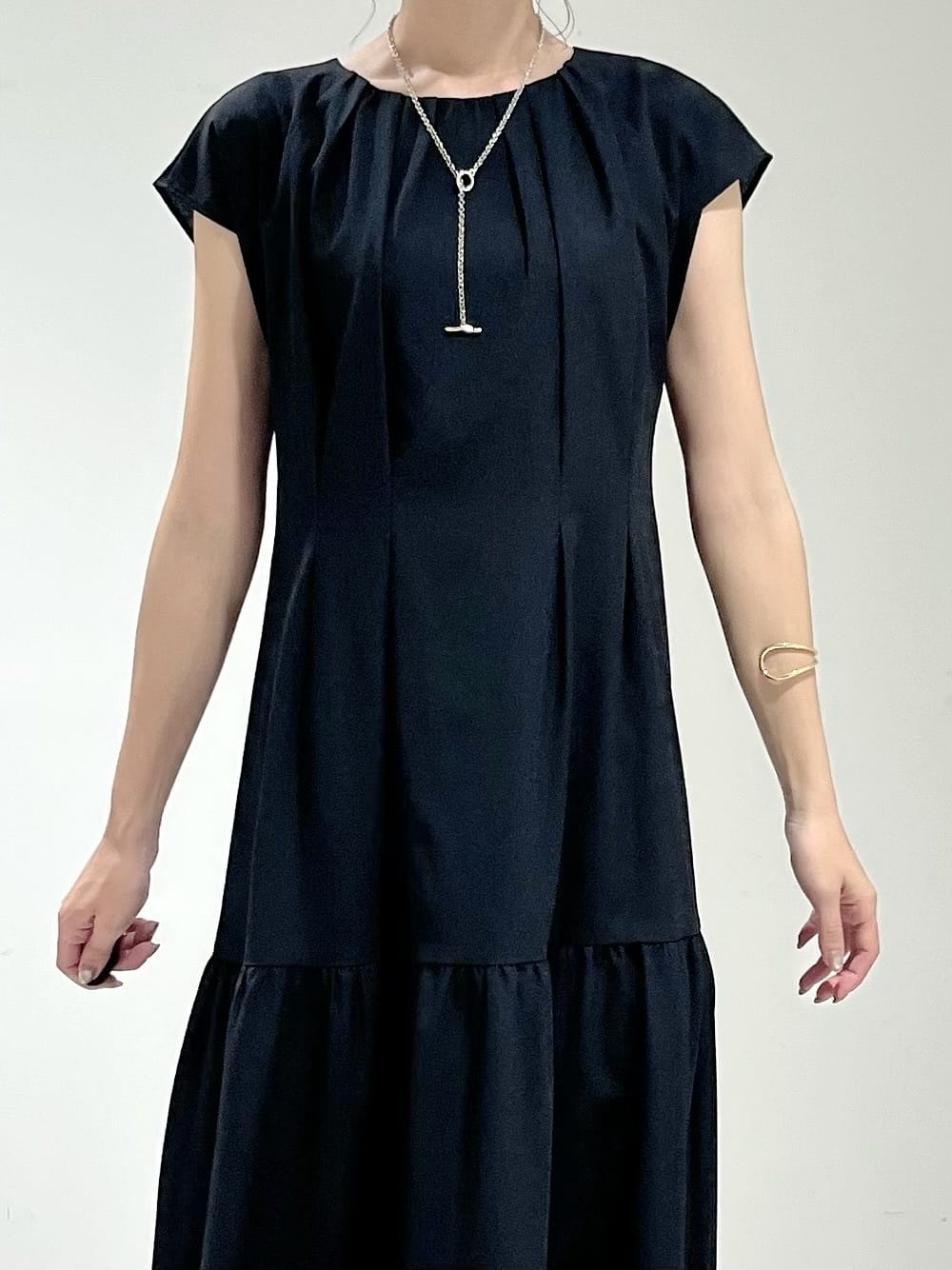 shioriさんの「INDIVI｜【1枚でコーデ完成！】タックワンピース」を使ったコーディネート