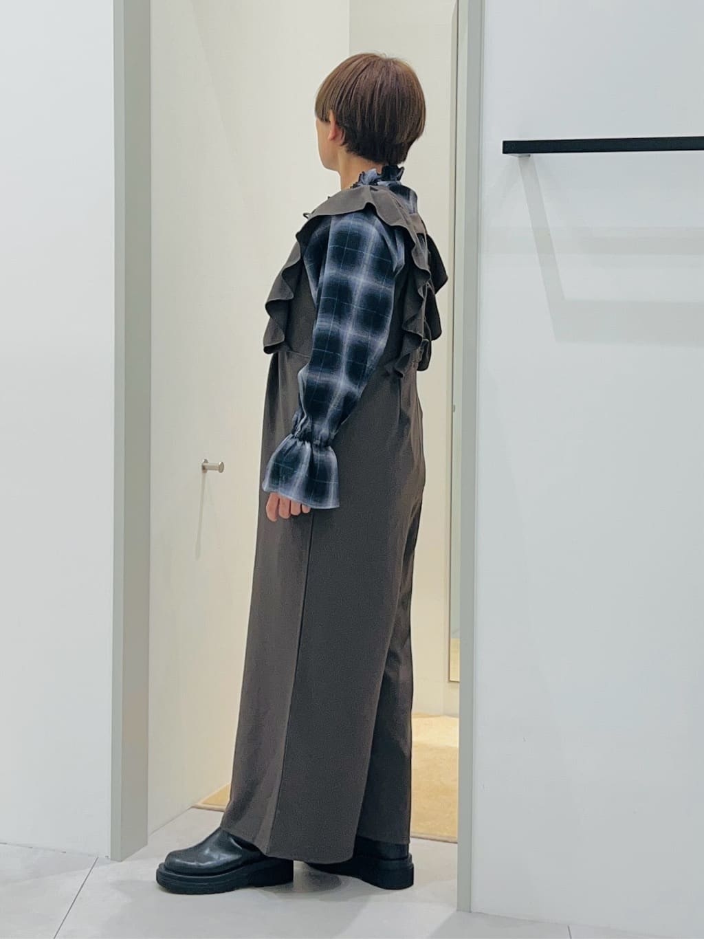 タナさんの「THE SHOP TK｜起毛オンブレフリルブラウス」を使ったコーディネート