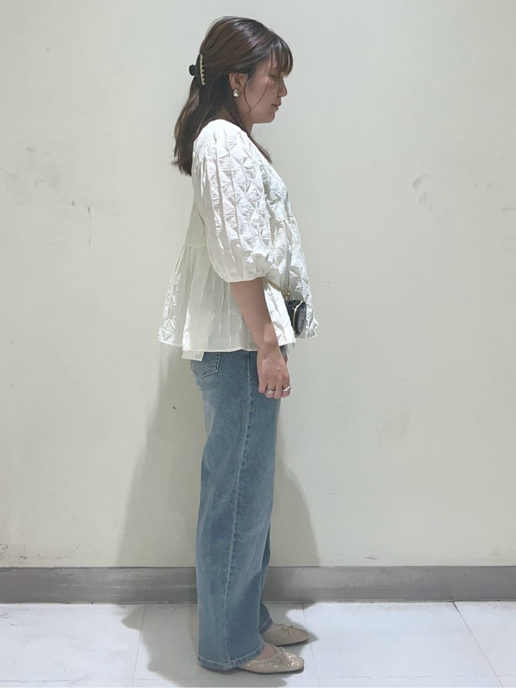 mizukiさんの「OPAQUE.CLIP｜ふくれジャカードペプラムブラウス【洗濯機洗い可】」を使ったコーディネート