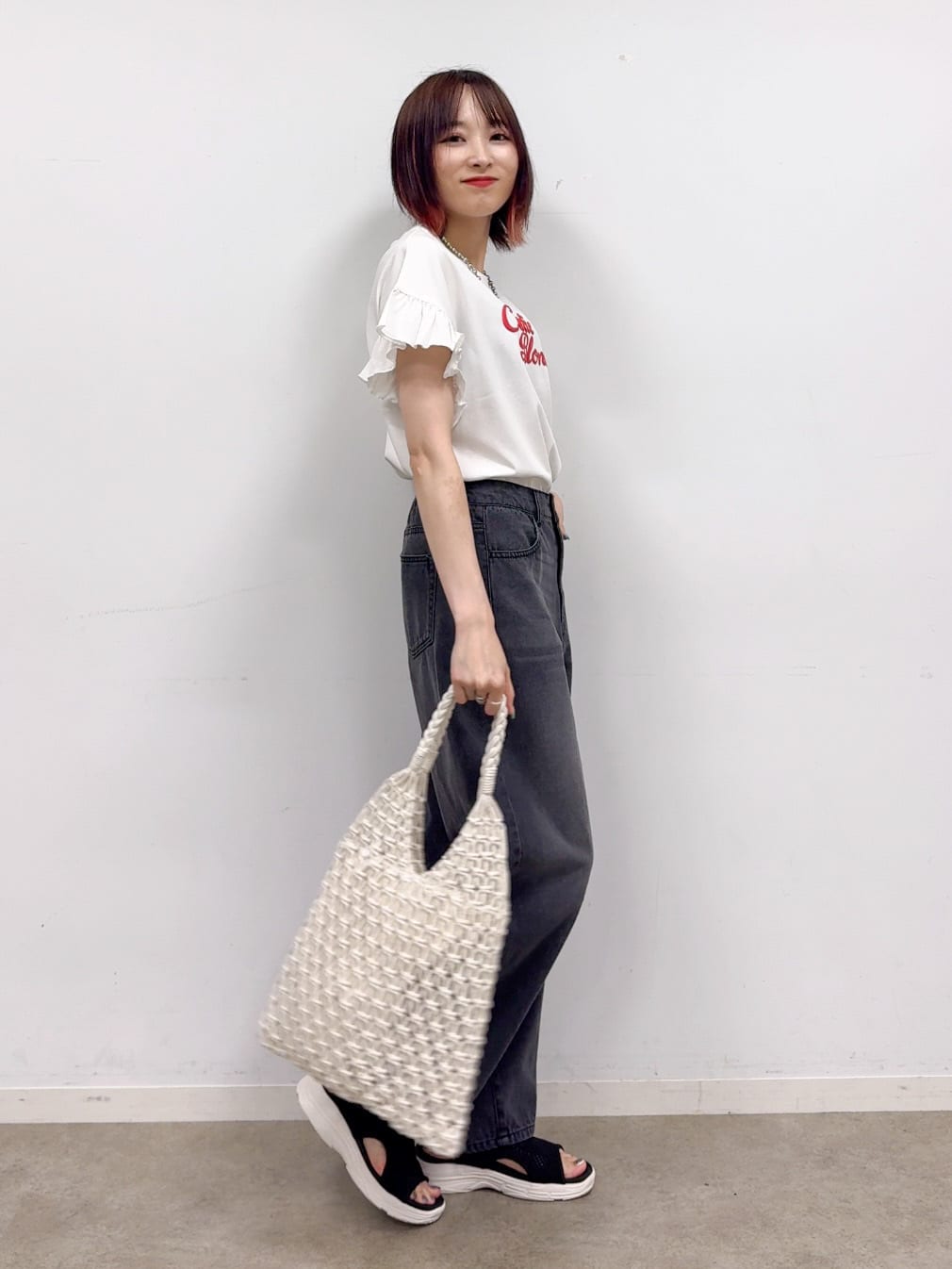 𝐜𝐡𝐢𝐤𝐚さんの「SHOO･LA･RUE｜【S-LL/汗ジミ軽減/ひんやり/UVカット】フリルTシャツ」を使ったコーディネート