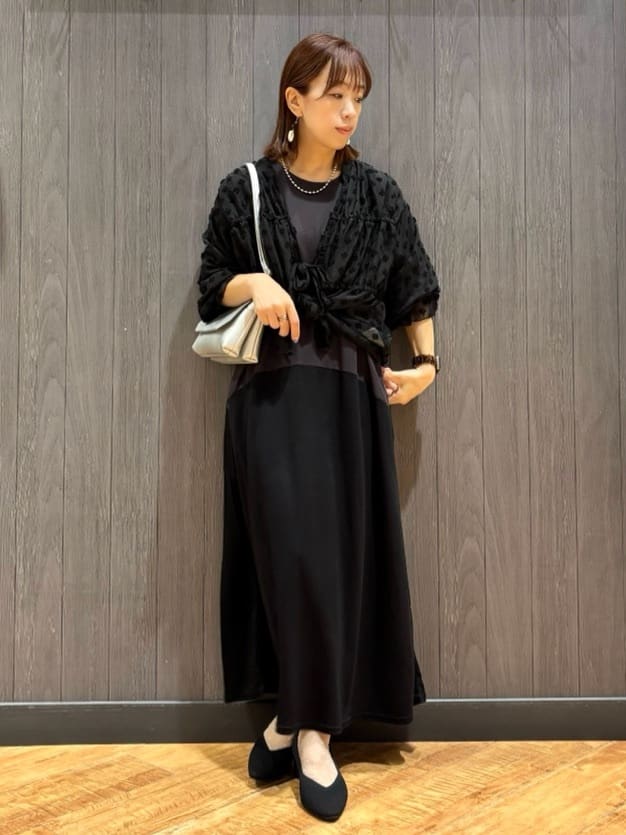 meiさんの「SHOO･LA･RUE｜華やかにさをプラスする シアードビー シャーリングブラウス」を使ったコーディネート