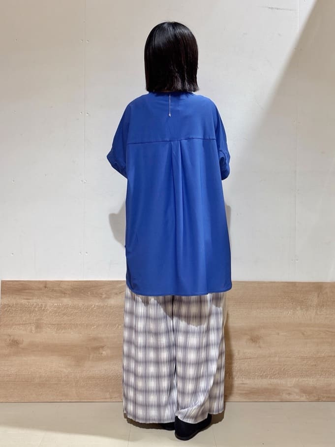 るねさんの「SHOO･LA･RUE｜【S-LL】さらりとしたタッチが上品見え ワンボタンデザイン トップス」を使ったコーディネート