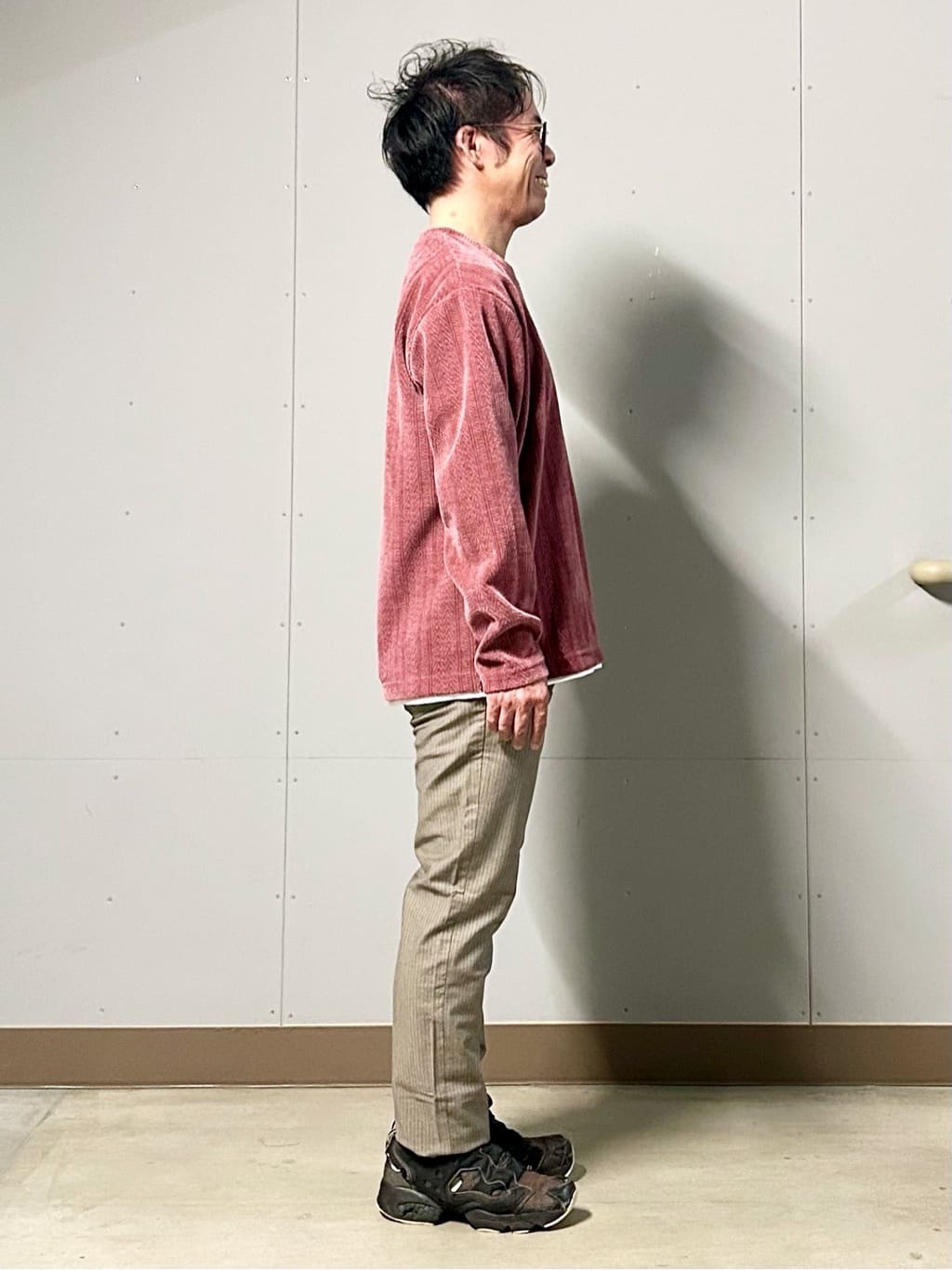 KENJI Iさんの「THE SHOP TK｜【心地良い、滑らかさ】レイヤード風ケーブル ニットソー 【洗濯機OK】」を使ったコーディネート