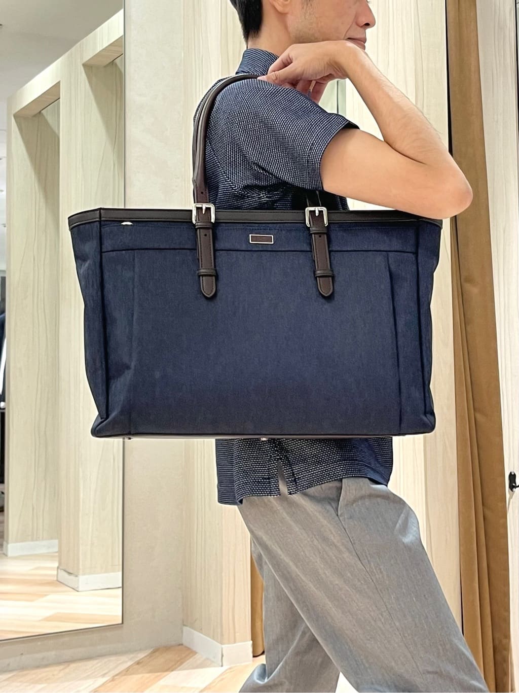 URAさんの「TAKEO KIKUCHI｜【全7サイズ&times;8色展開！】トップマルチヘリンボン パンツ」を使ったコーディネート