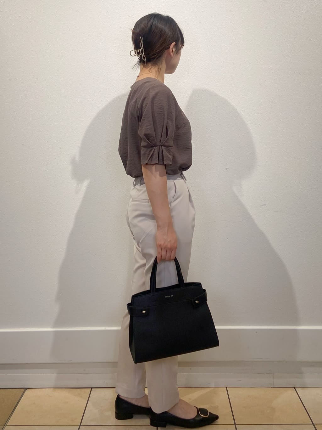 kimiさんの「index｜《8色展開／XS-LLサイズ》タックパフスリーブブラウス【洗濯機洗い可／吸水速乾／防シワ／抗ピル】」を使ったコーディネート