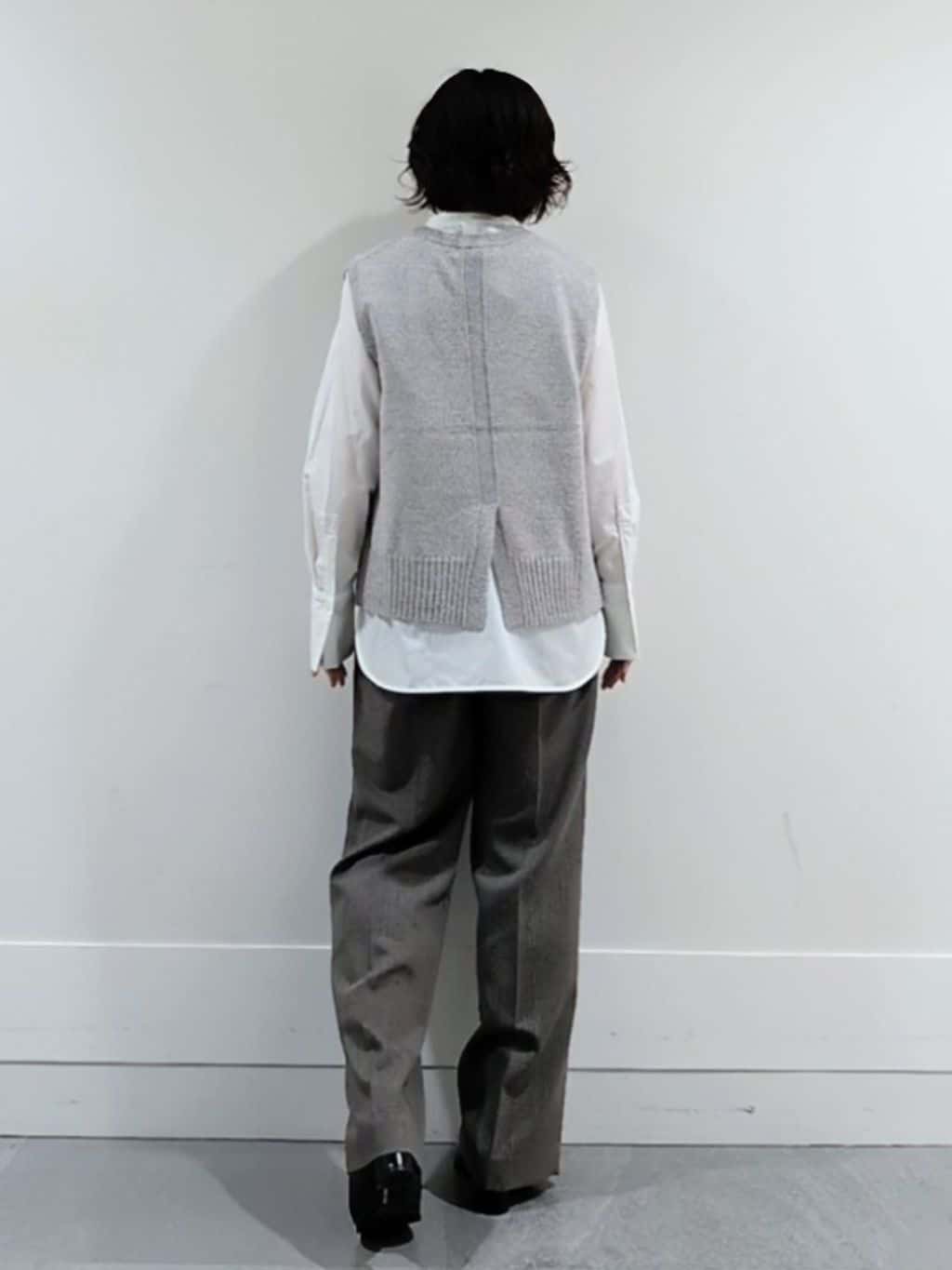 ミズタさんの「UNTITLED｜【重ね着レイヤードに】杢調ニットベスト」を使ったコーディネート
