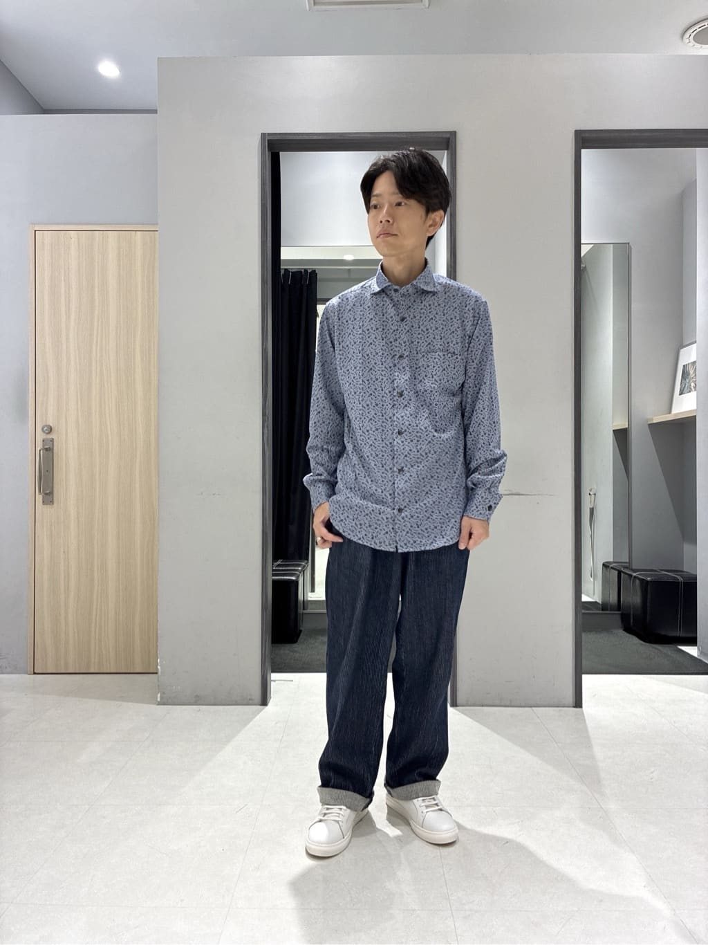わいずみさんの「TAKEO KIKUCHI｜【3D ナイロン ストレッチ】ジップアップ フードブルゾン」を使ったコーディネート