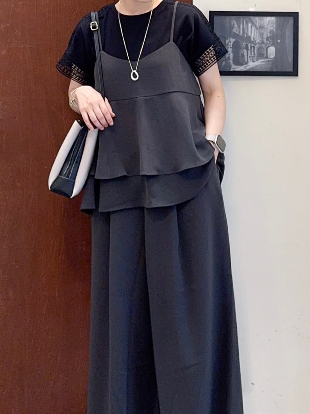 𝐇𝐢𝐫𝐨𝐦𝐢さんの「SHOO･LA･RUE｜【S-LL/セットアップ可/ひんやり】女性らしさ溢れる ティアードキャミソール」を使ったコーディネート