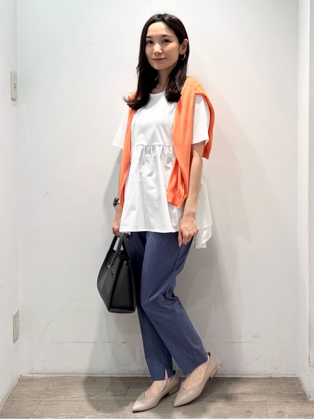 yuicciさんの「OPAQUE.CLIP｜麻混ハイストレッチイージースティックパンツ【洗濯機洗い可】」を使ったコーディネート