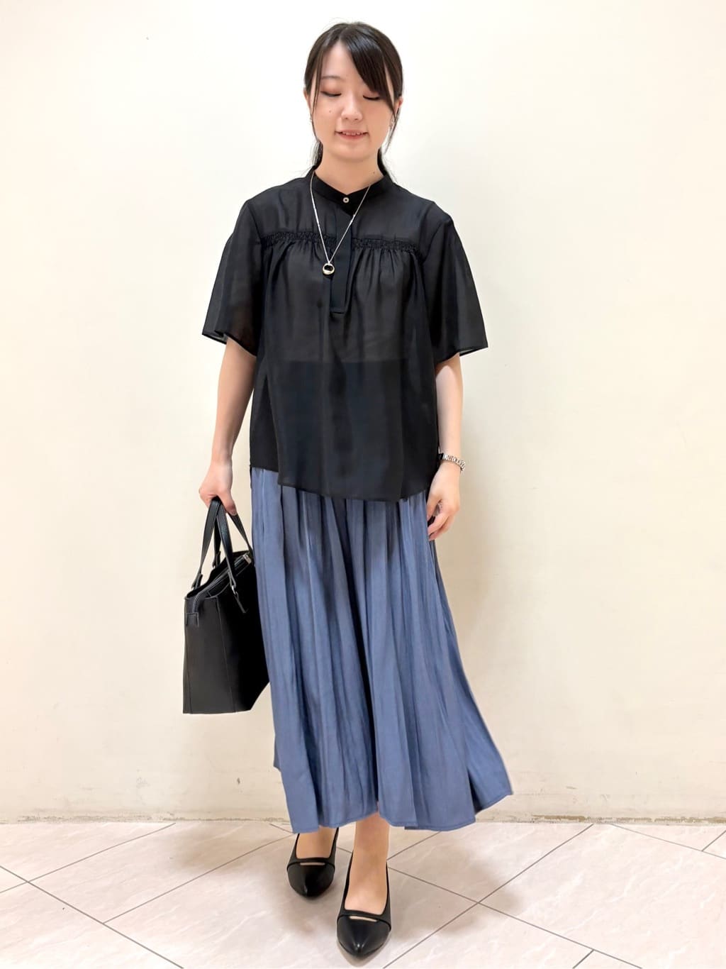 mikiさんの「Reflect｜【選べる5色◎／マシンウォッシュ可】シャーリングデザインブラウス」を使ったコーディネート