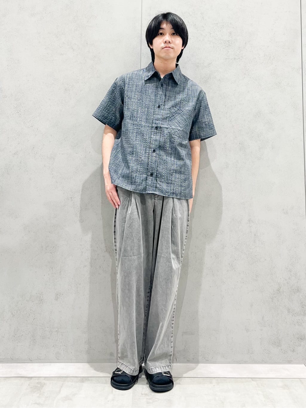 SHI-MAさんの「THE SHOP TK｜シアサッカーチェックシャツ 【洗濯機OK】」を使ったコーディネート