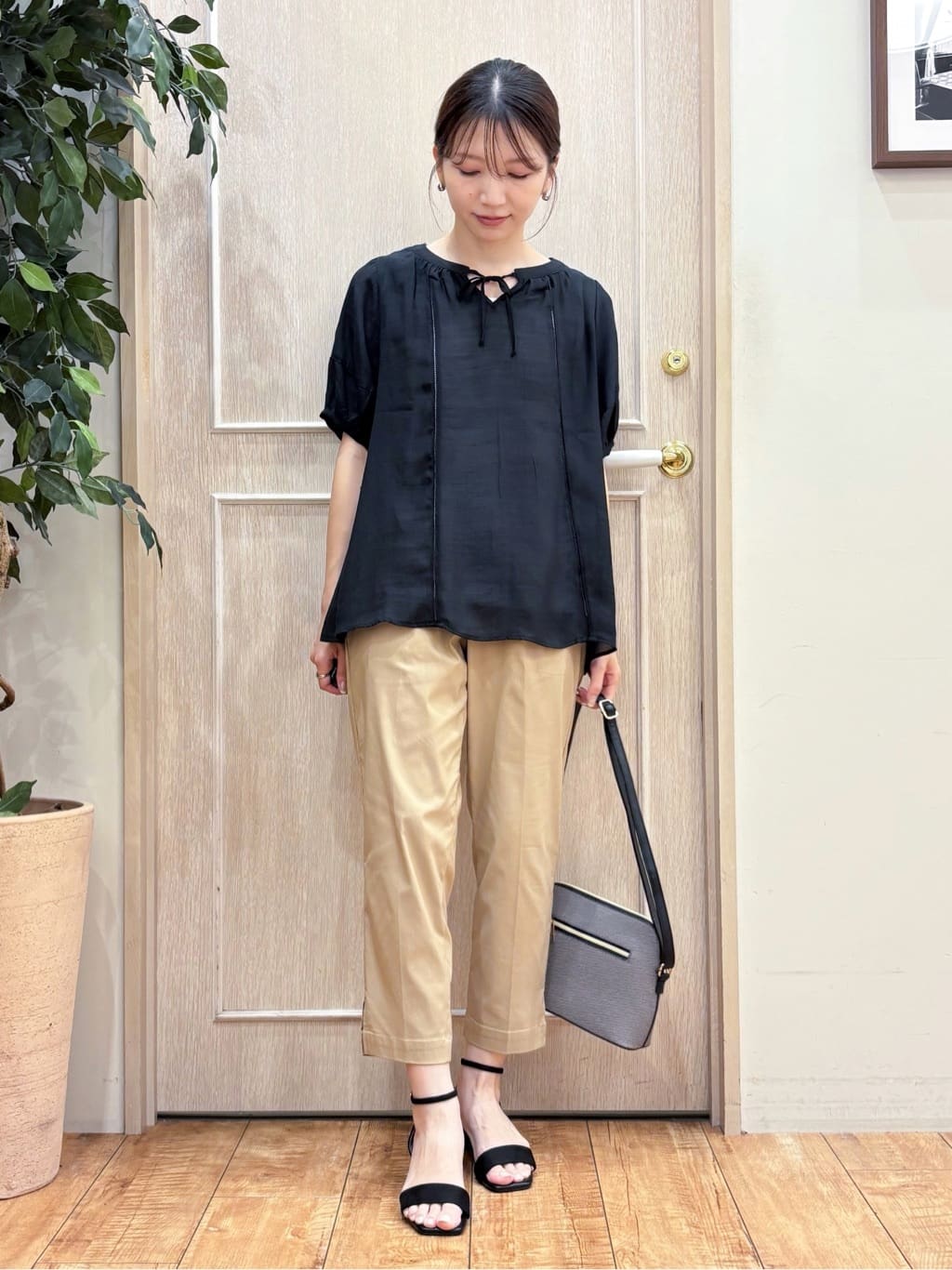 なみさんの「SHOO･LA･RUE｜【S-LL/ひんやり】きれいめにもカジュアルにも サブリナパンツ」を使ったコーディネート
