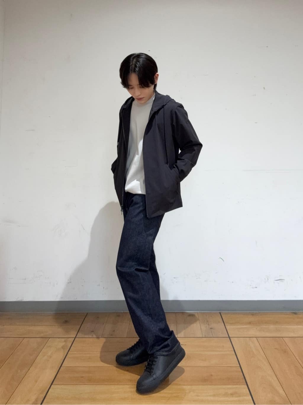 hiroさんの「TAKEO KIKUCHI｜【3D ナイロン ストレッチ】ジップアップ フードブルゾン」を使ったコーディネート