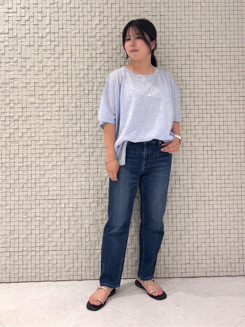 MEGUMIさんの「INDIVI｜【洗える／二の腕カバー】バイカラーラメニット」を使ったコーディネート