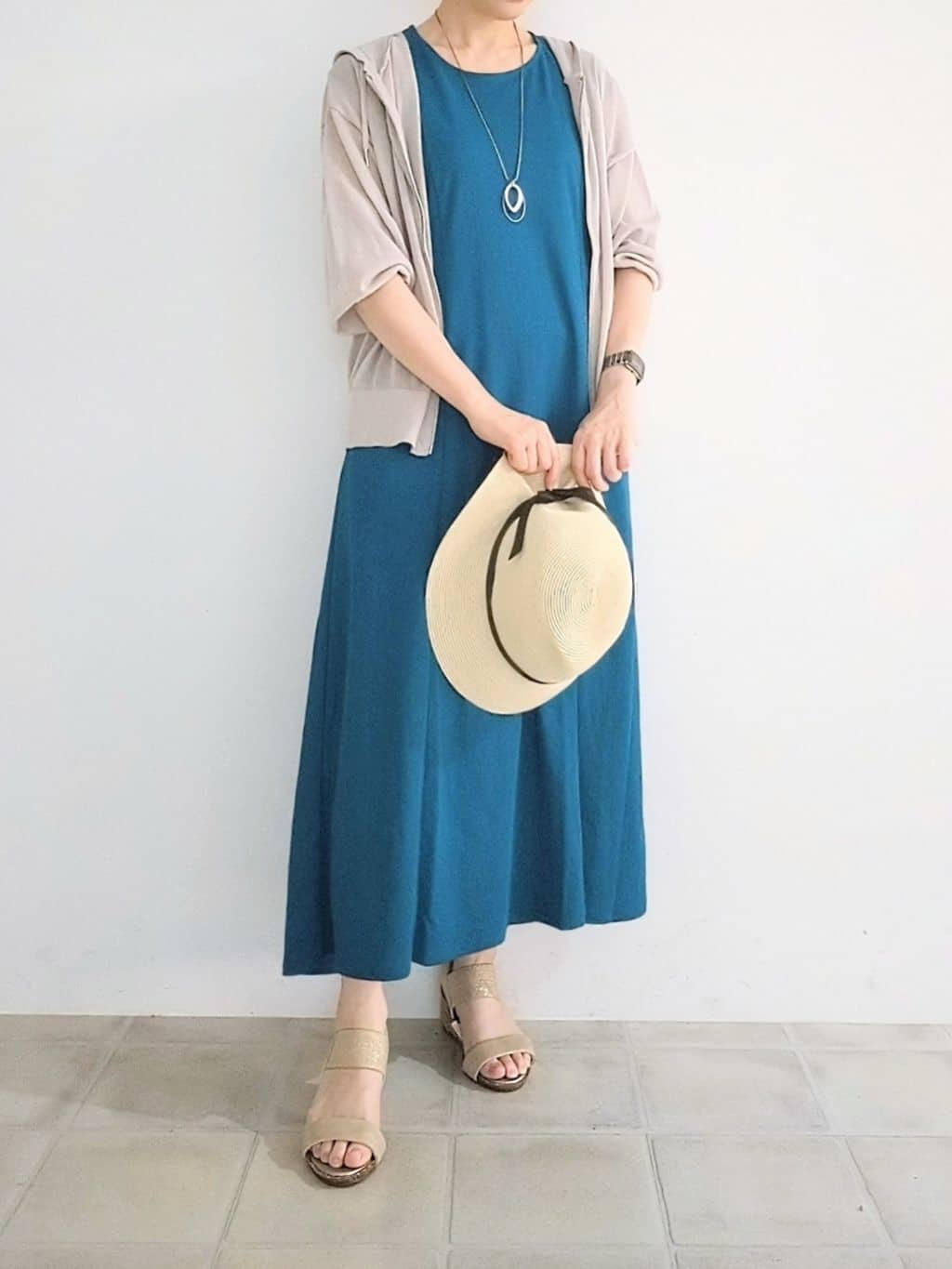 miomioさんの「SHOO･LA･RUE｜冷房対策にも 上品なシアー感のニットパーカ」を使ったコーディネート