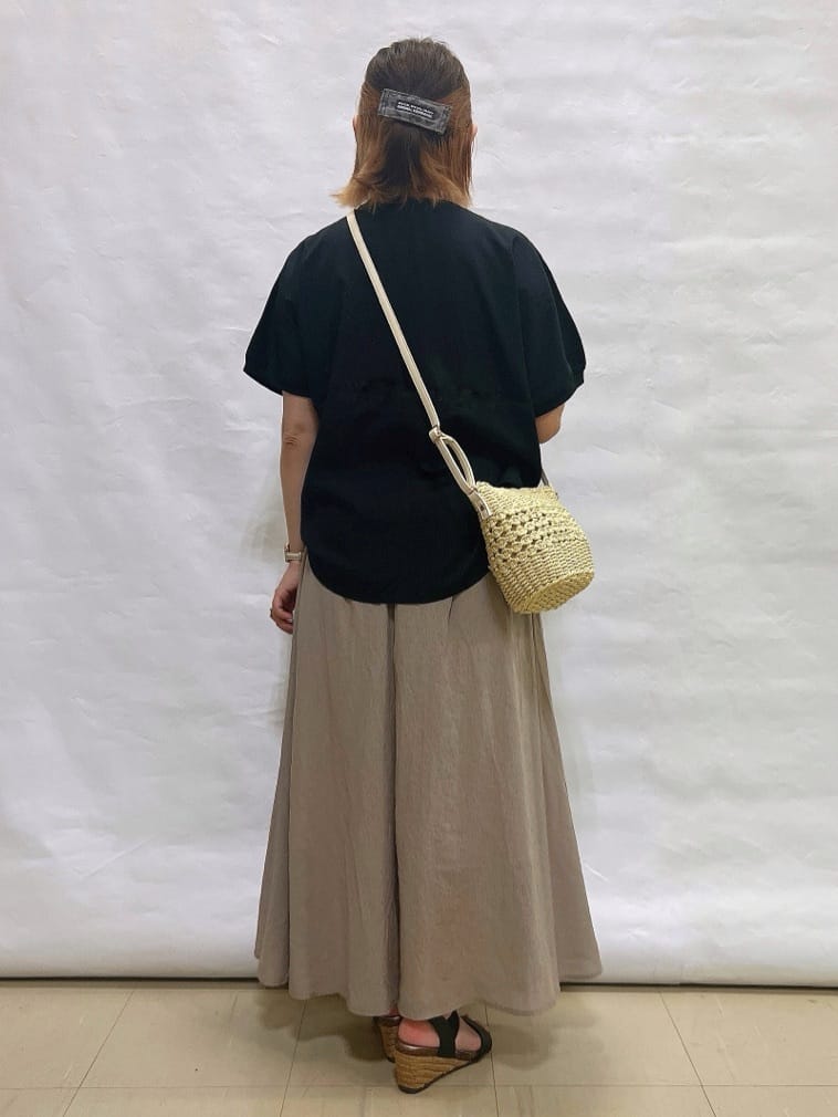 YUIさんの「SHOO･LA･RUE｜【ひんやり/洗濯後しわになりにくい】リブ切り替えドルマンブラウス」を使ったコーディネート