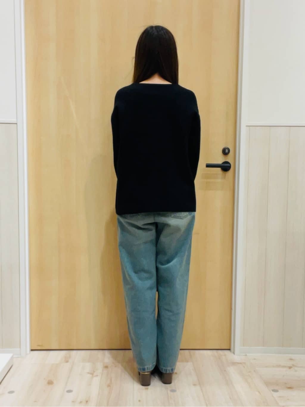 minamiさんの「SHOO･LA･RUE｜【S-LL】程よくゆったりな 柔らかデニムテーパードパンツ」を使ったコーディネート