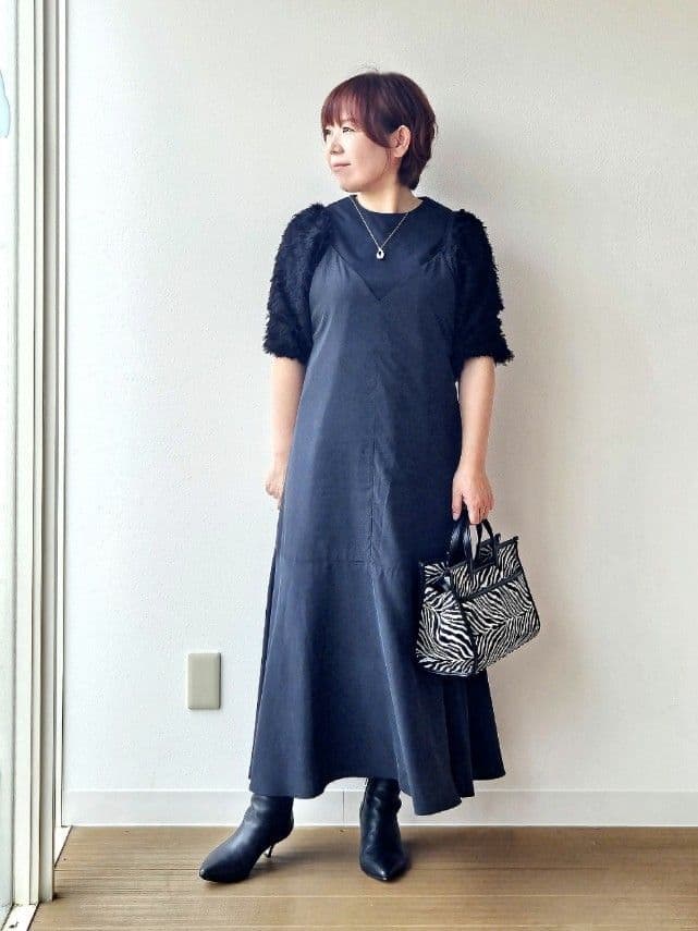 やじまさんの「UNTITLED｜【丸首/Tシャツ風/短丈】シャギースリーブ ポンチカットソー」を使ったコーディネート