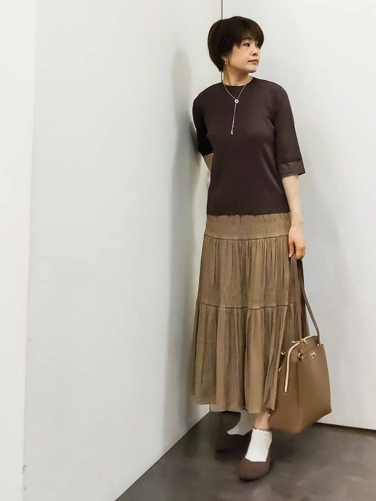 やまちゃんさんの「grove｜【ひんやり多機能】やわらかドライタッチ 袖口シアードッキングプルオーバー」を使ったコーディネート