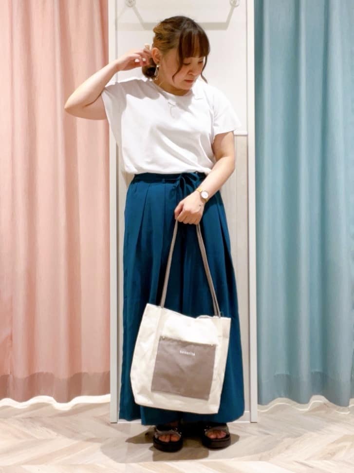 kitaさんの「SHOO･LA･RUE｜【汗ジミ防止/ひんやり/UV】フリルスリーブTシャツ」を使ったコーディネート