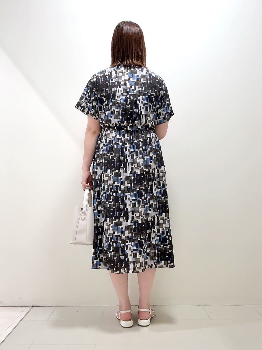 YUIさんの「UNTITLED｜【洗える/前開きボタン/ベルト付】ブロック柄ワンピース」を使ったコーディネート