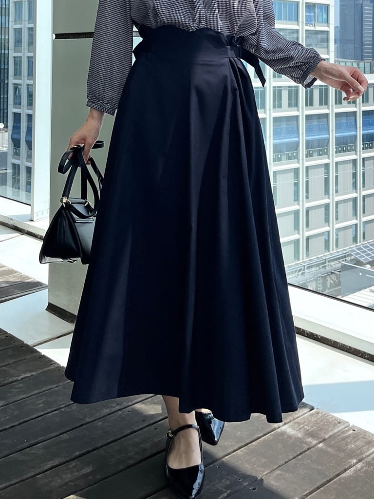 はばさんの「Couture brooch｜【大人可愛い・パール取り外し・通勤】・タックタイチェック柄ブラウス」を使ったコーディネート