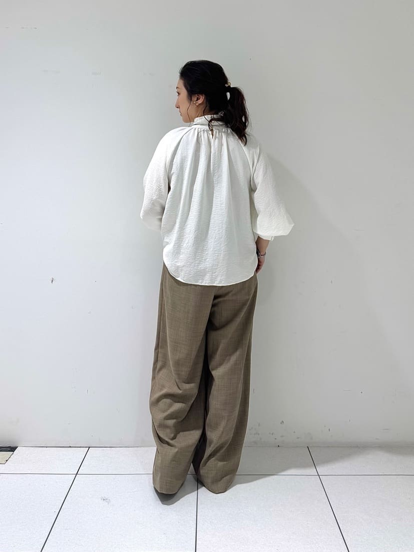 そんさんの「INDIVI｜センタータックメランジワイドパンツ」を使ったコーディネート