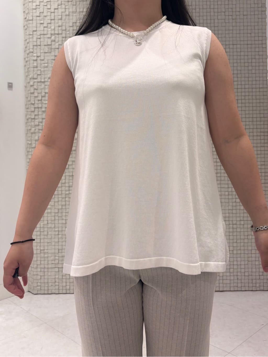 MEGUMIさんの「INDIVI｜パール調コインショートネックレス」を使ったコーディネート